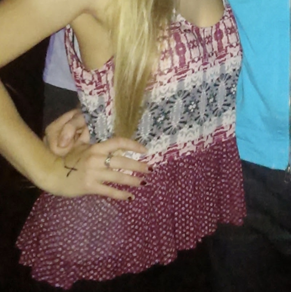 Flowy Pattern Tank Top - Picture 3 of 3